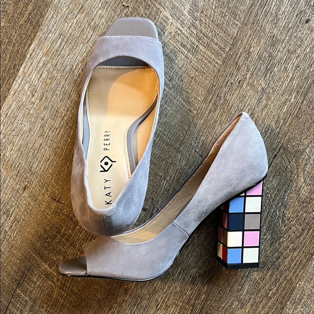 Katy Perry “The Caitlin” peep-toe pumps